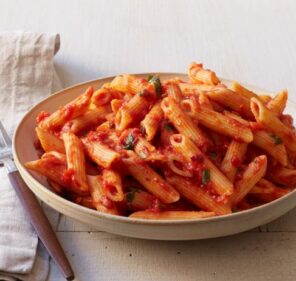 Pâtes avec sauce tomate (Lundi)