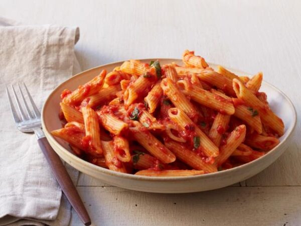 Pâtes avec sauce tomate (Lundi)