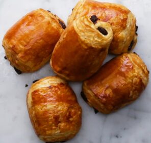 Croissant au chocolat