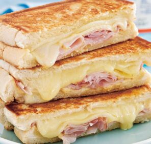 Panini au jambon et fromage